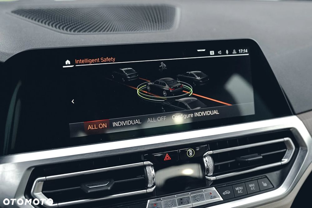 BMW Seria 3 330i xDrive Sport Line - 23