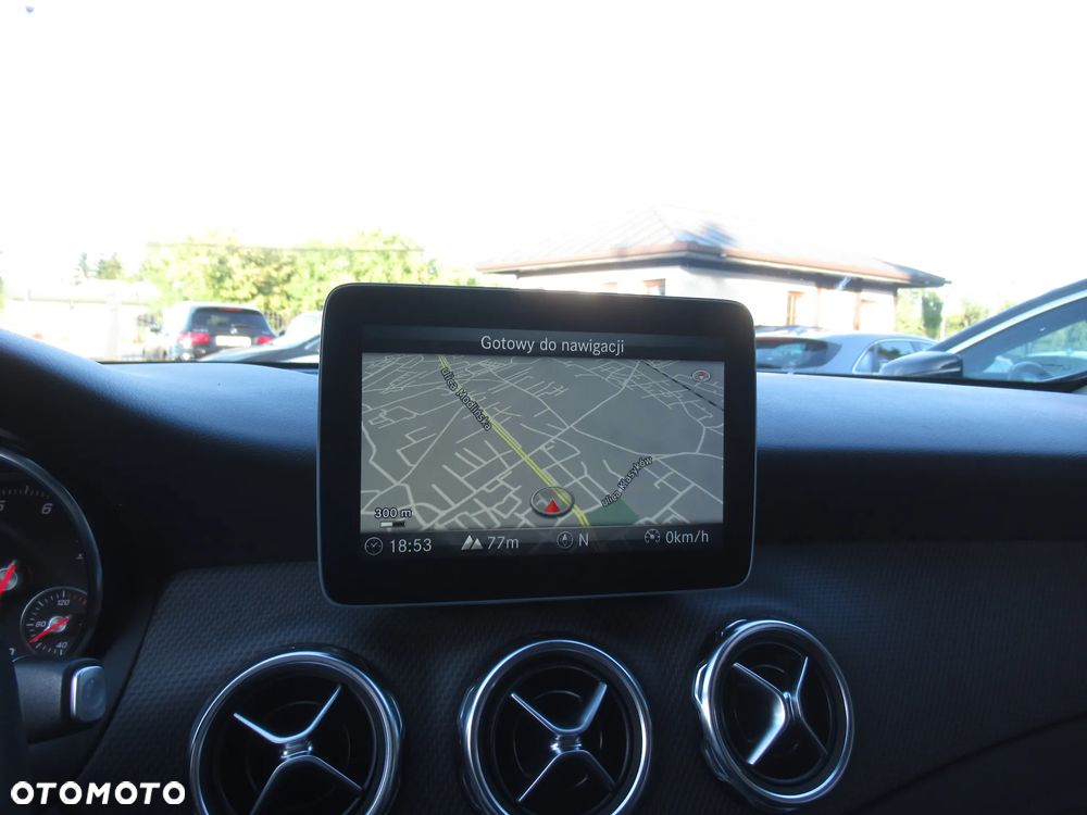 Mercedes-Benz GLA 200 7G-DCT Style - 19