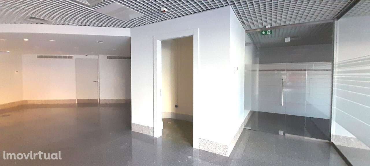 Loja em São João da Madeira para arrendar - Grande imagem: 4/12