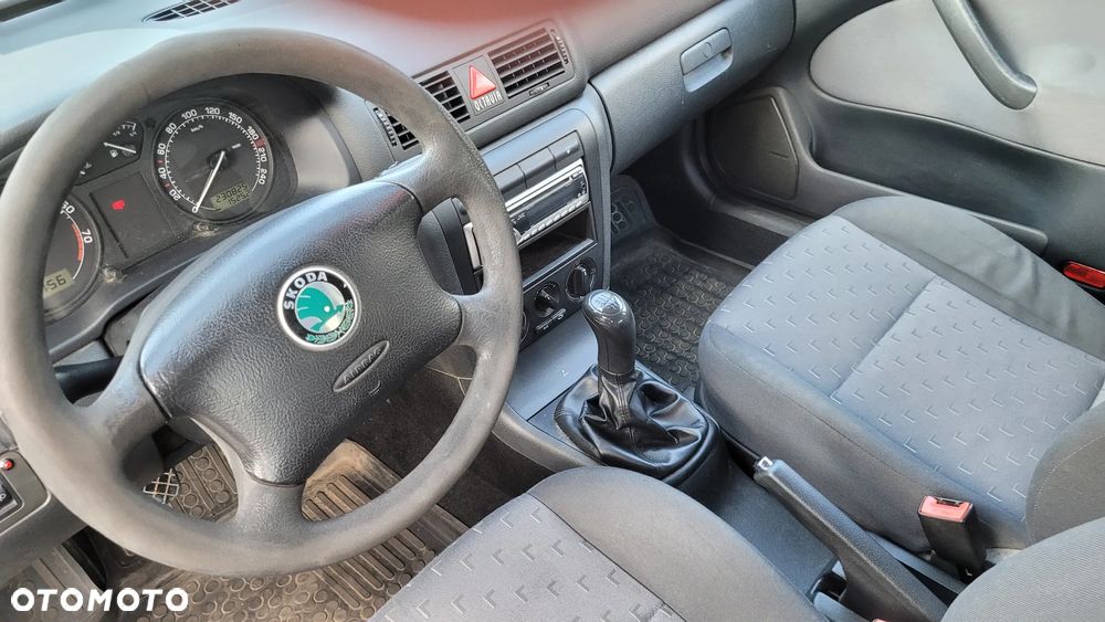 Skoda Octavia 1.6 Tour - 7