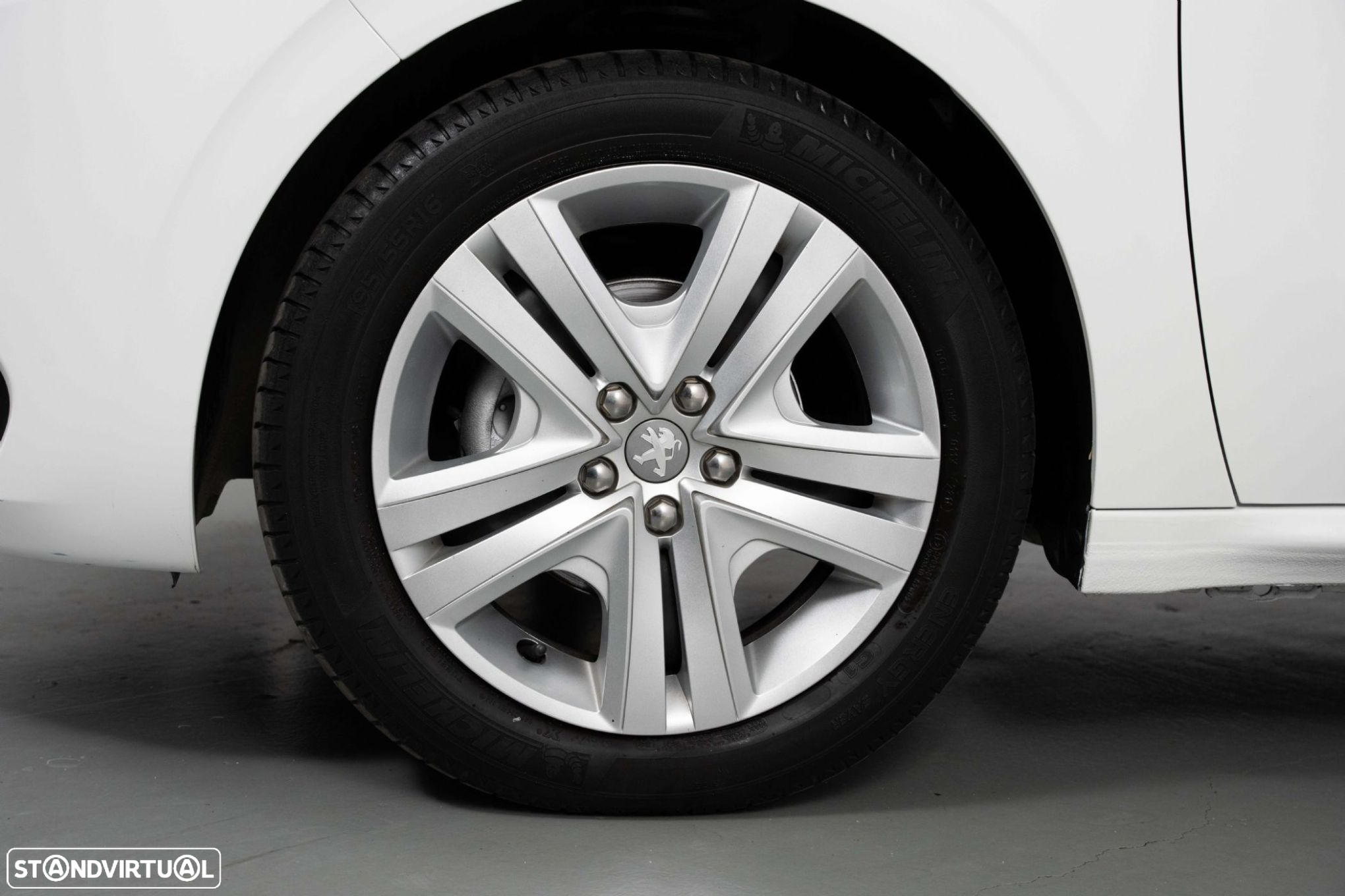 Peugeot 208 1.2 PureTech Signature - 17