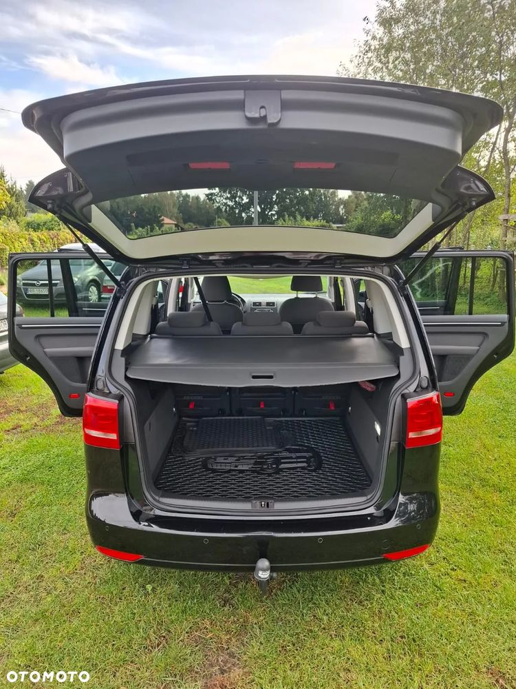 Volkswagen Touran - 24
