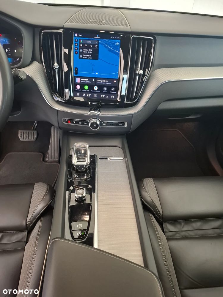 Volvo XC 60 B4 D AWD Plus Dark - 17