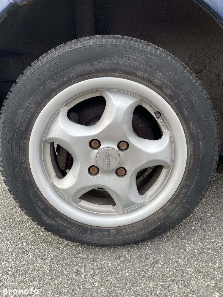 Toyota Yaris 1.3 - 15