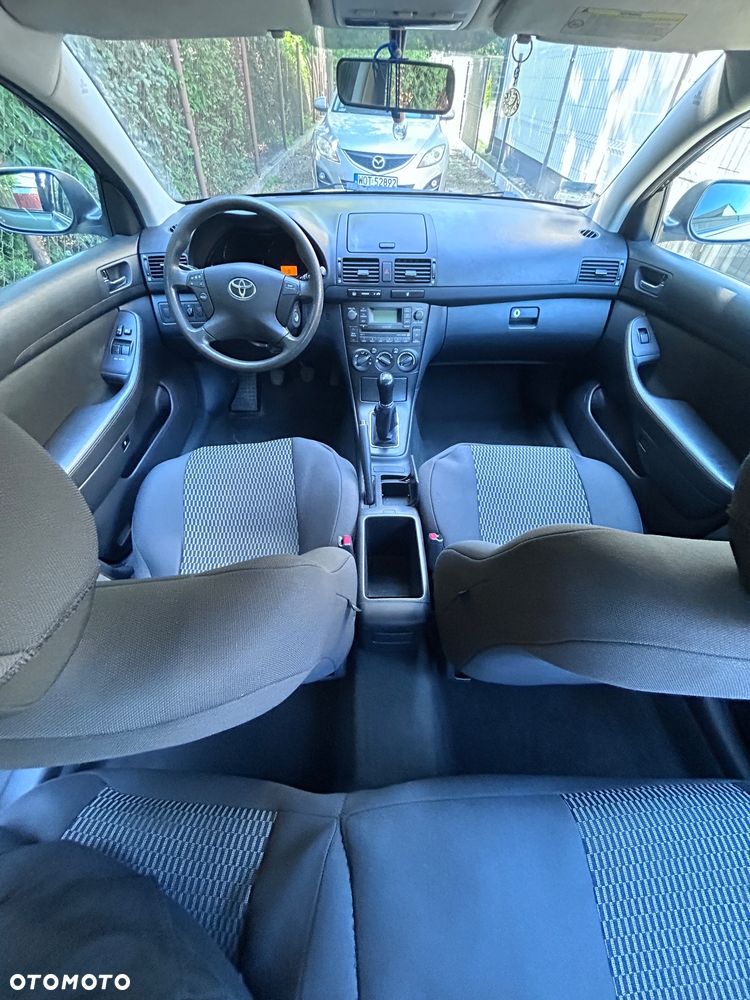 Toyota Avensis 1.6 VVT-i Luna - 10