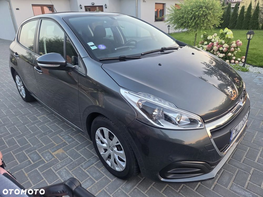 Peugeot 208 - 1