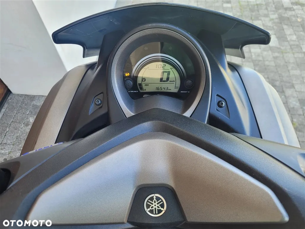 Yamaha NMAX - 9