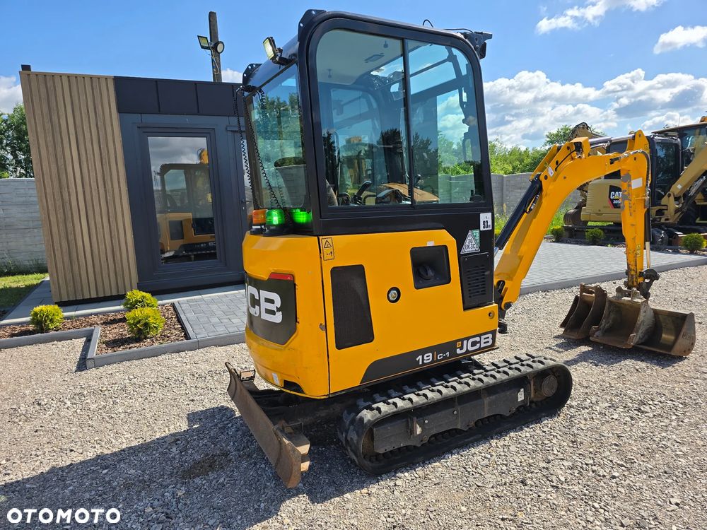 JCB - 9