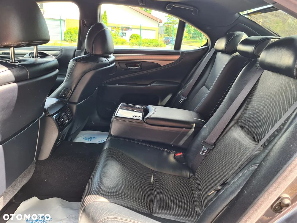Lexus LS 600h F Sport - 34