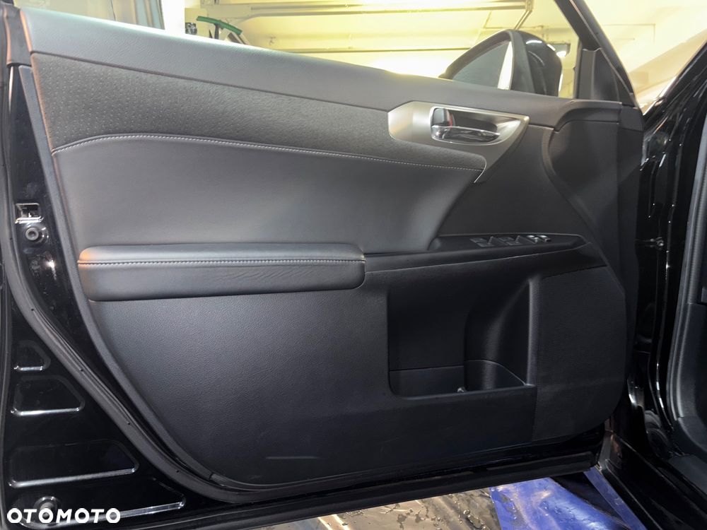 Lexus CT 200h Prestige - 38