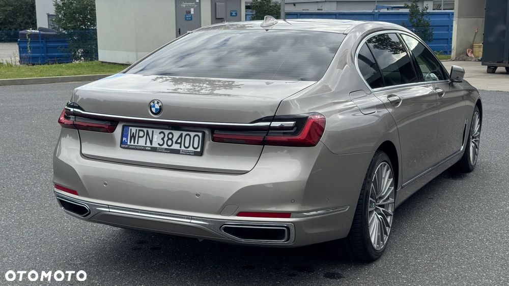 BMW Seria 7 750Li xDrive - 9