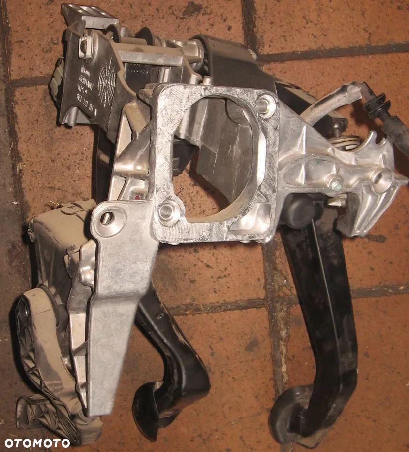 pedał sprzęgła AUDI A4 B6 B7 8E1721117A - 4
