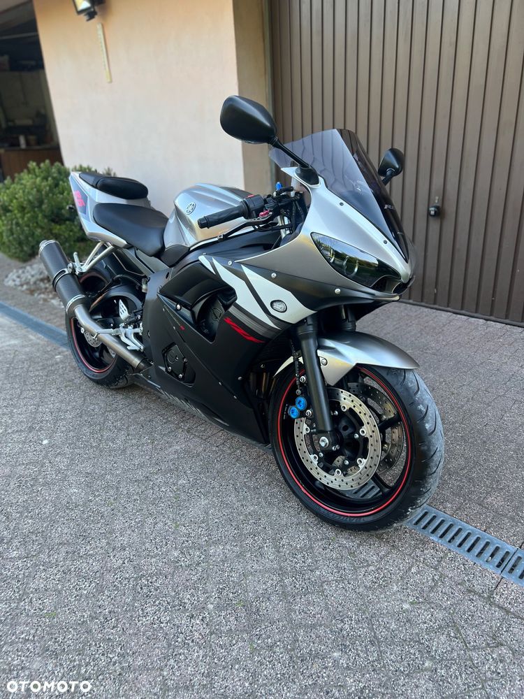 Yamaha R6 - 1