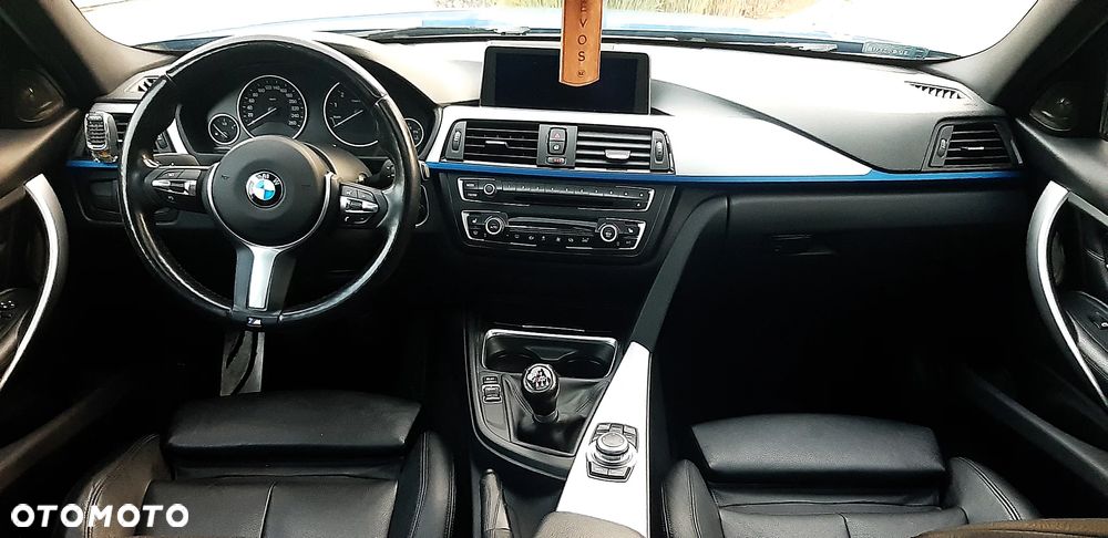 BMW Seria 3 335i xDrive - 17