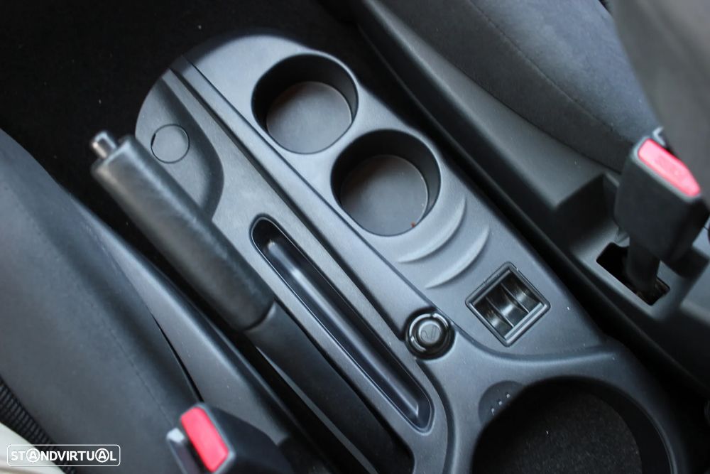 Mitsubishi Grandis 2.0 DI-D Sport - 26