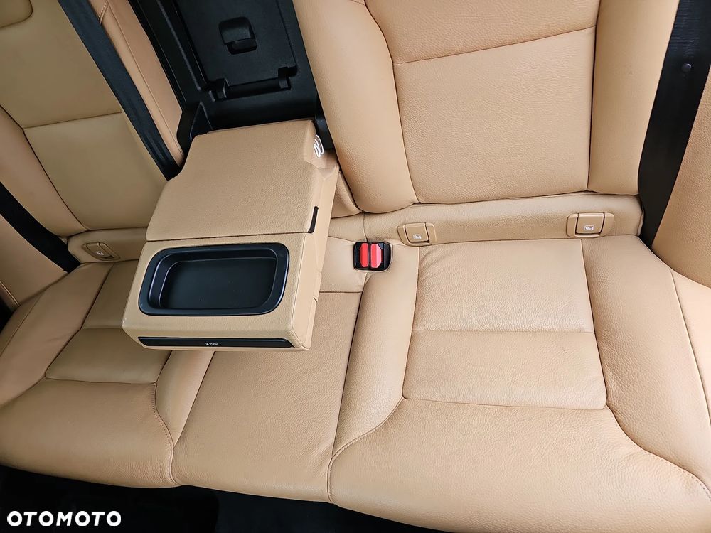 Volvo V90 D4 Momentum - 12