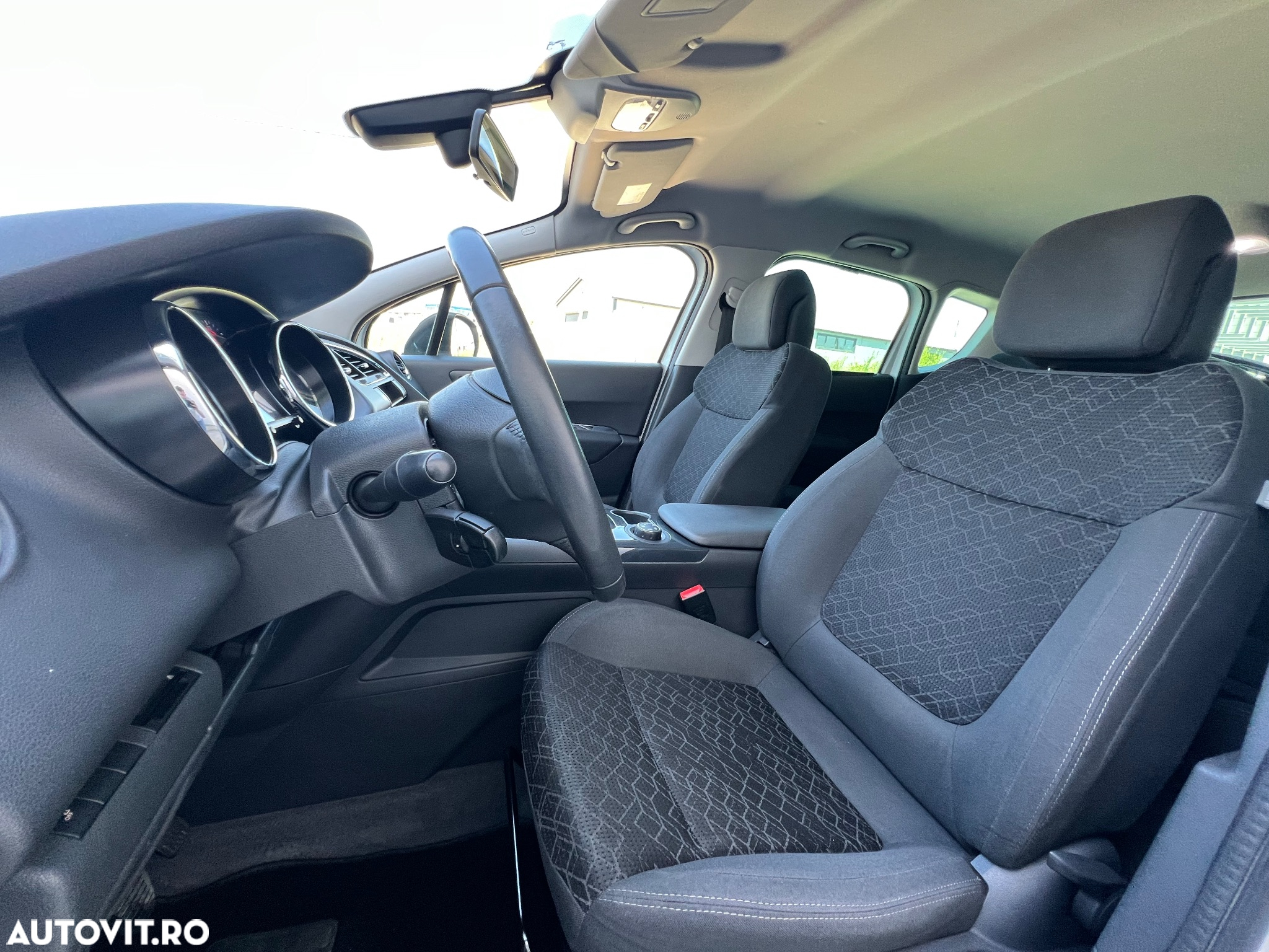 Peugeot 3008 1.6 HDI Confort Pack - 17