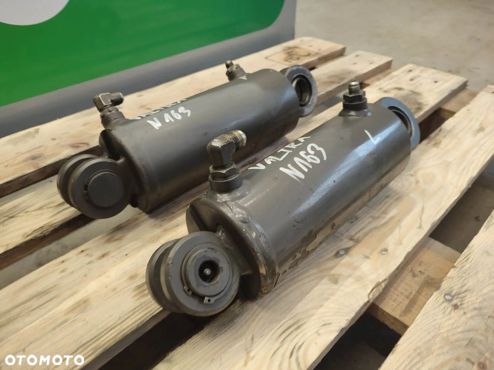 Siłownik tylnego tuza Valtra N163 - 9