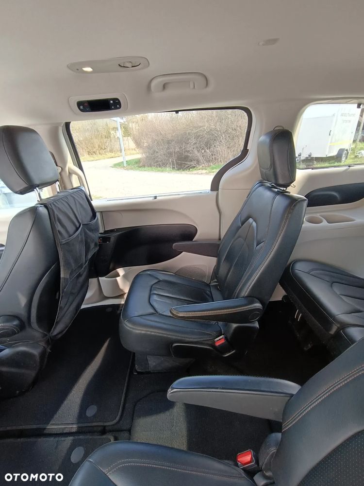 Chrysler Pacifica - 11