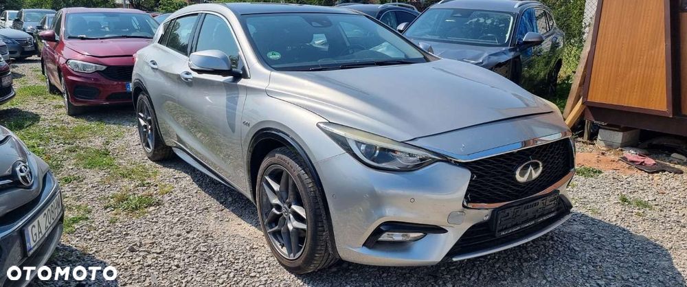Infiniti Q30 - 2