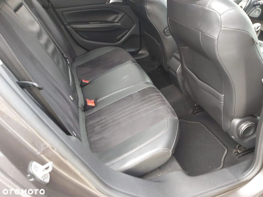 Peugeot 308 1.6 e-HDi Allure S&S - 15