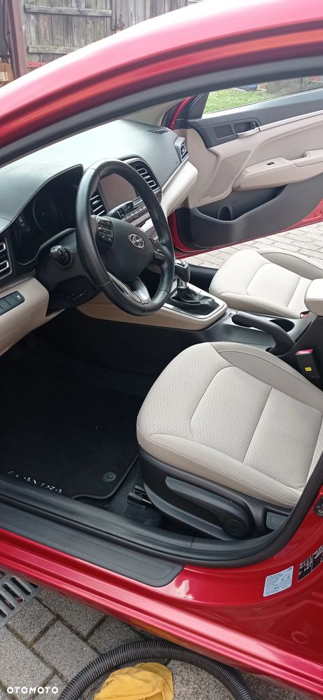 Hyundai Elantra 1.6 Comfort - 18