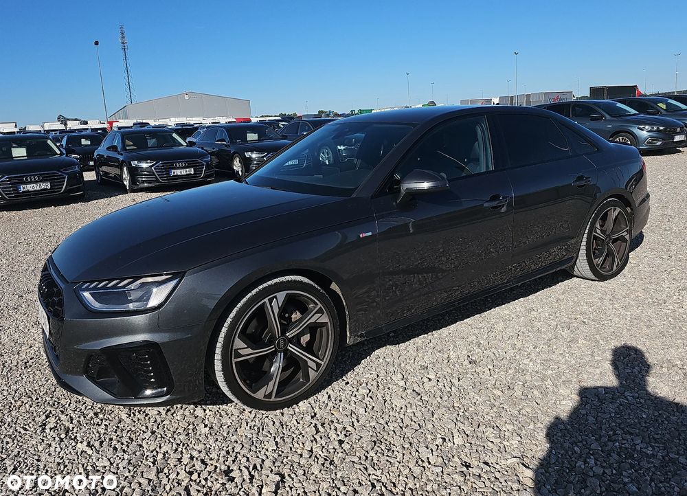 Audi A4 Limousine - 1