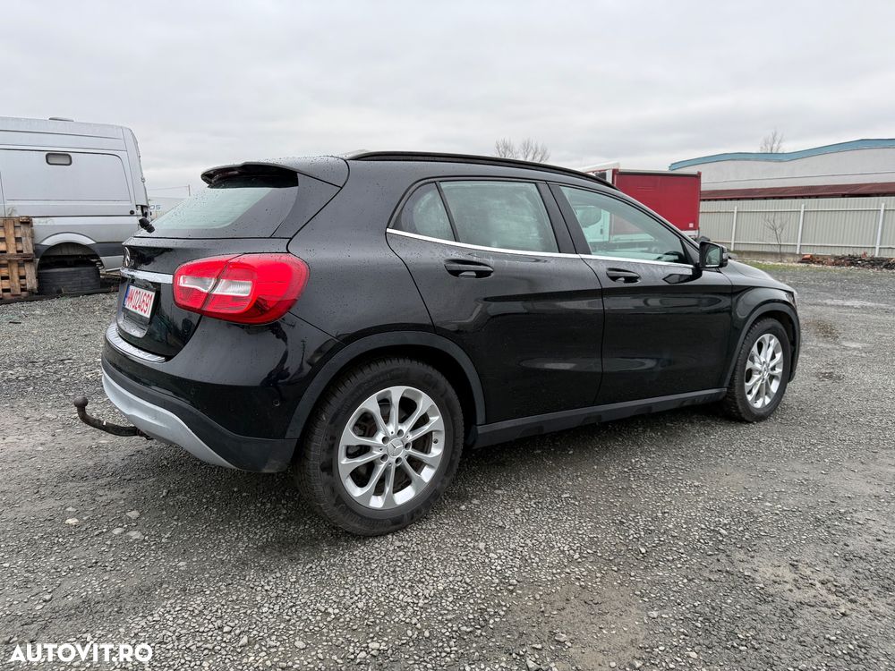 Mercedes-Benz GLA 200 7G-DCT - 3