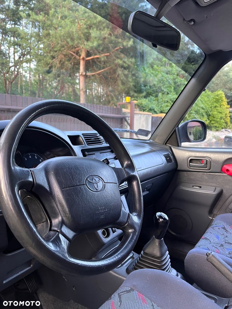 Toyota RAV4 2.0 - 8