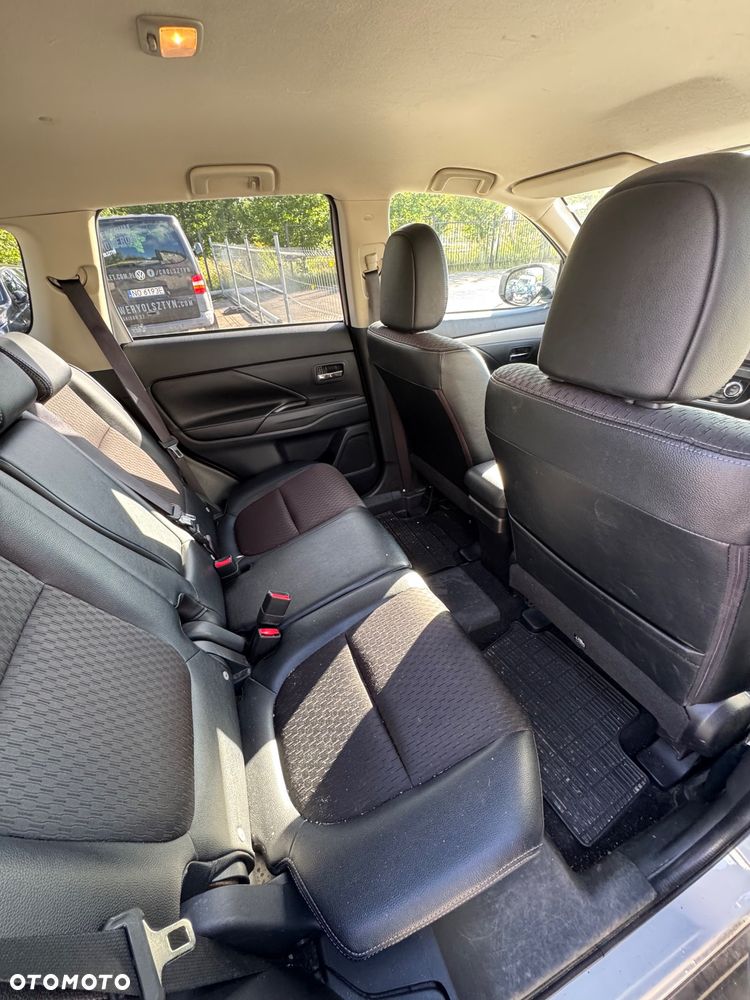 Mitsubishi Outlander Instyle NAVI + - 8