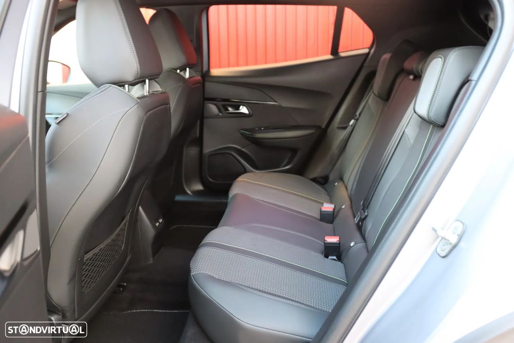 Peugeot 2008 PureTech 130 EAT8 GT - 10