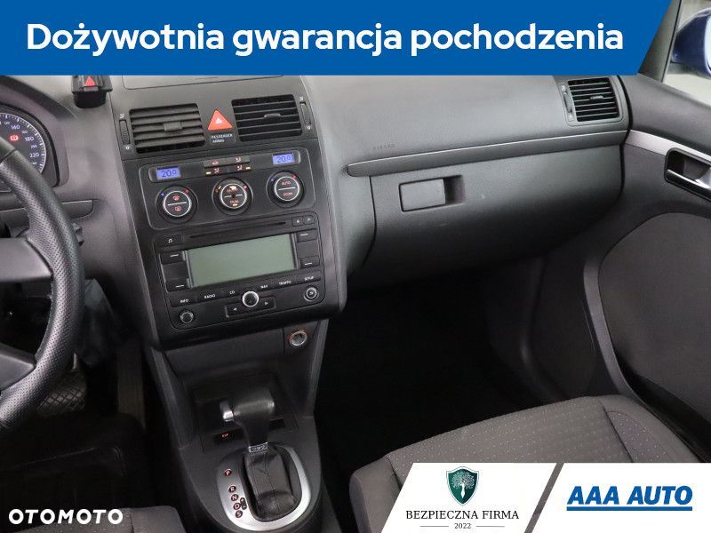 Volkswagen Touran - 10