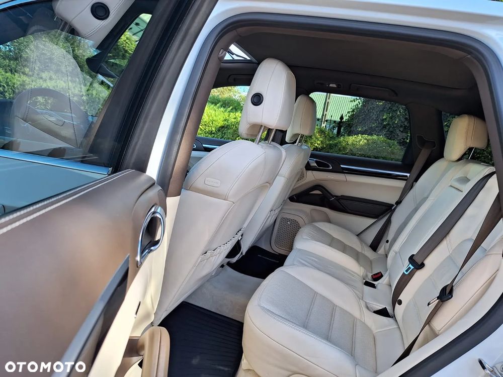 Porsche Cayenne - 25