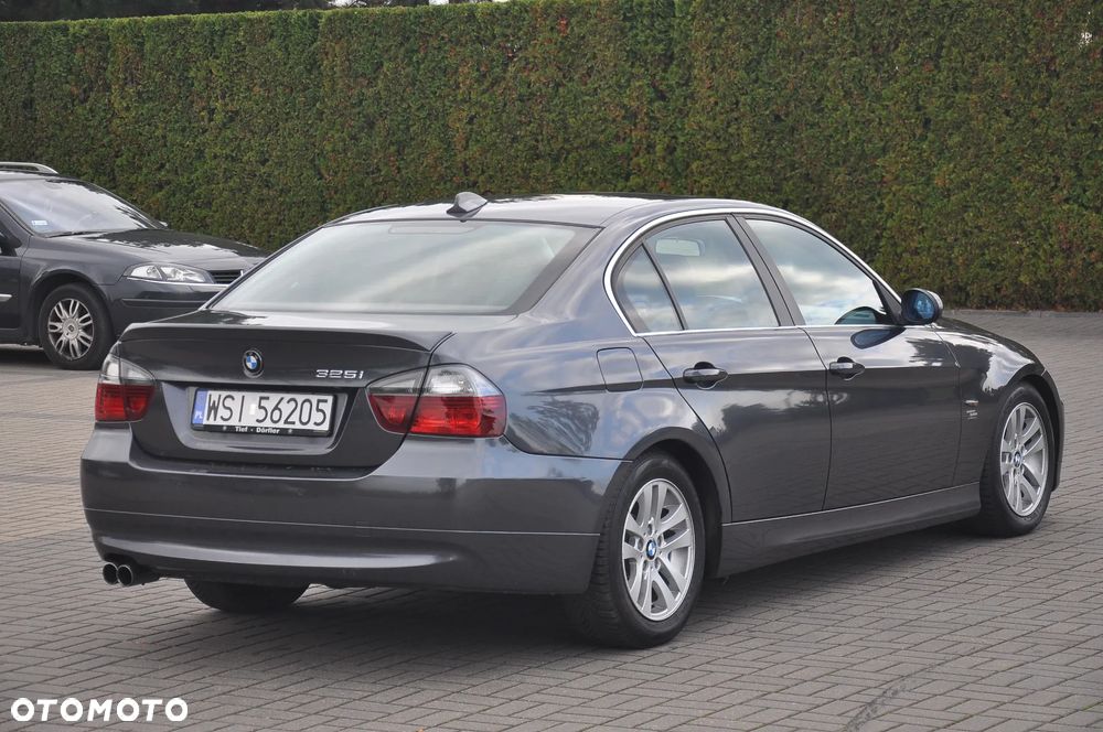 BMW Seria 3 325i - 14