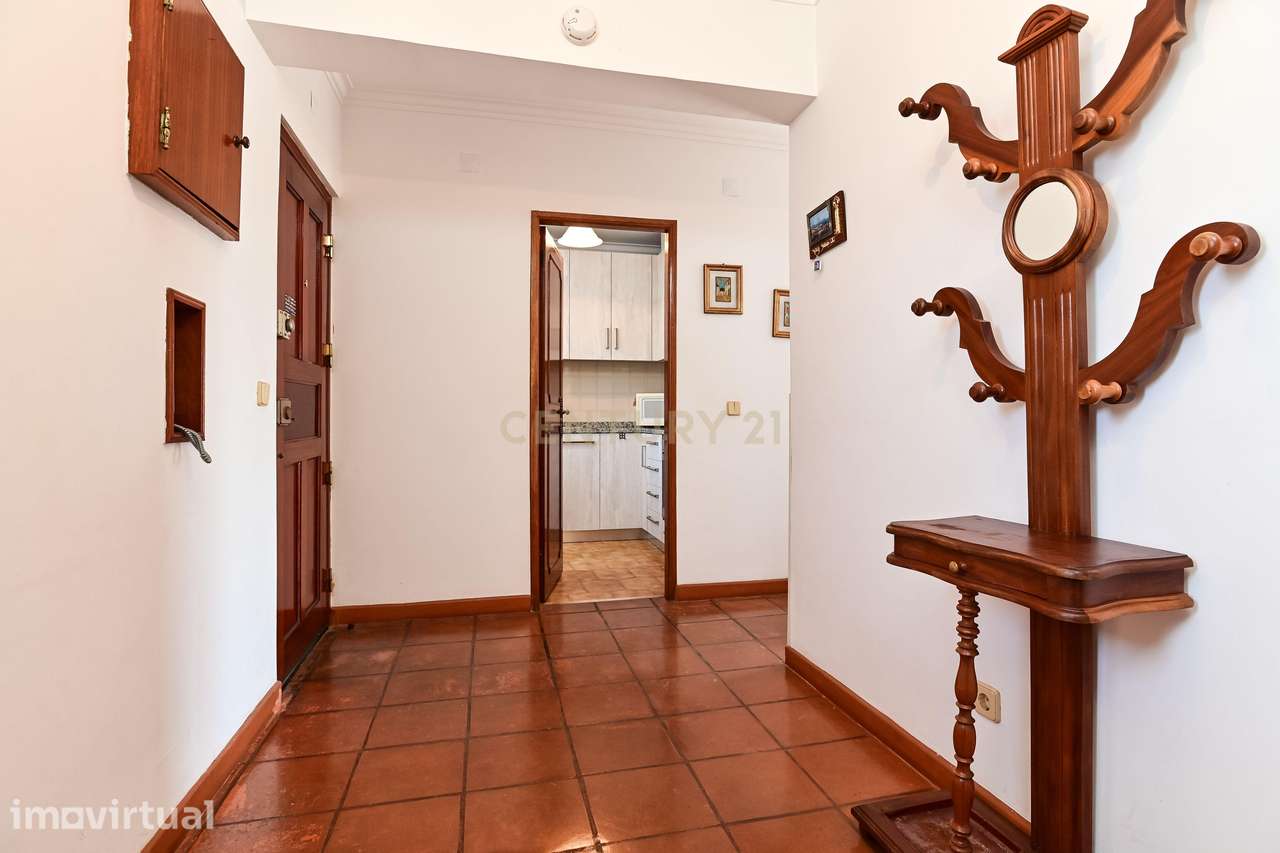 Apartamento T2 para arrendamento, Vista Mar, garagem em Localização Ce - Grande imagem: 4/22