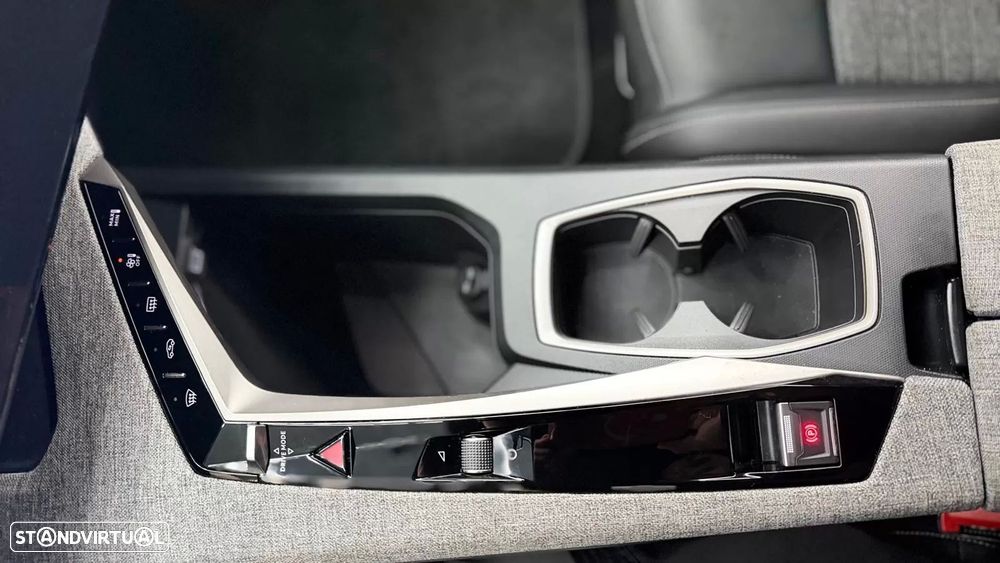 Peugeot 5008 1.2 Hybrid Allure e-DCS6 - 12