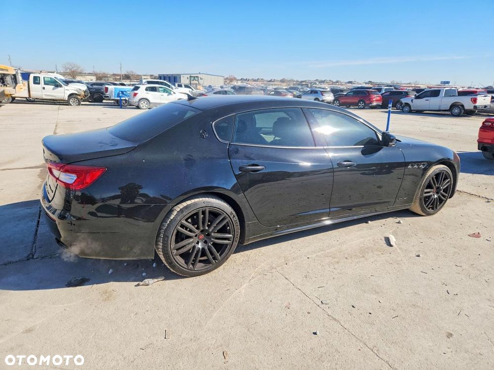 Maserati Quattroporte - 4