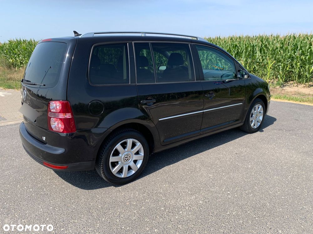 Volkswagen Touran 2.0 TDI DPF Highline - 13