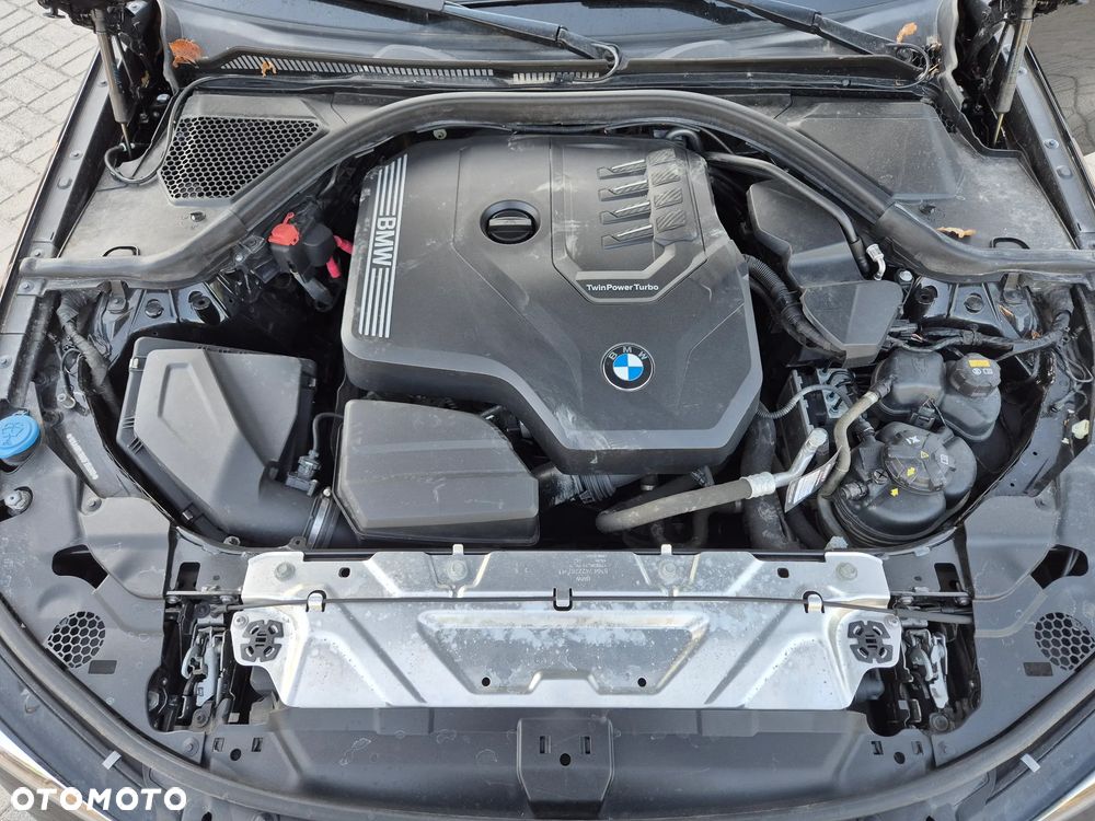 BMW Seria 3 330i Sport Line - 34