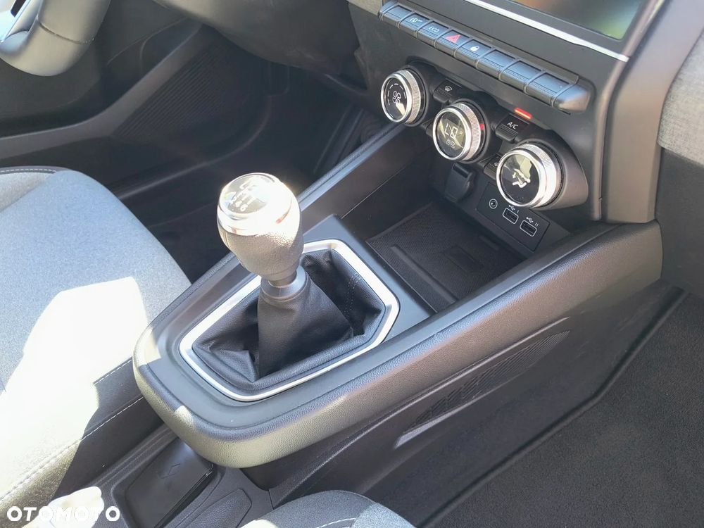 Mitsubishi Colt 1.0T Invite - 16