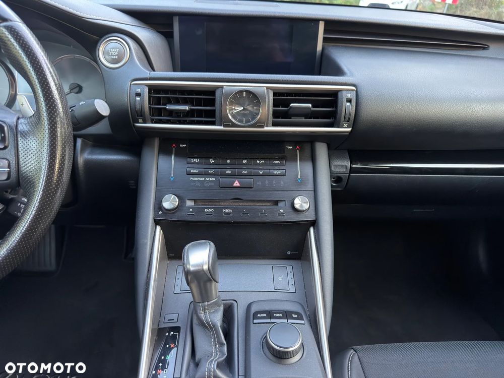 Lexus IS 200t / 300 Elegance - 19