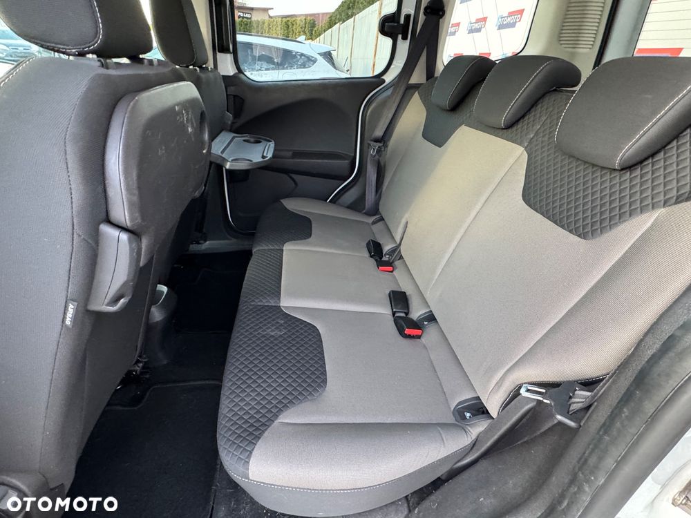 Ford Tourneo Courier 1.0 EcoBoost S&S Titanium - 24