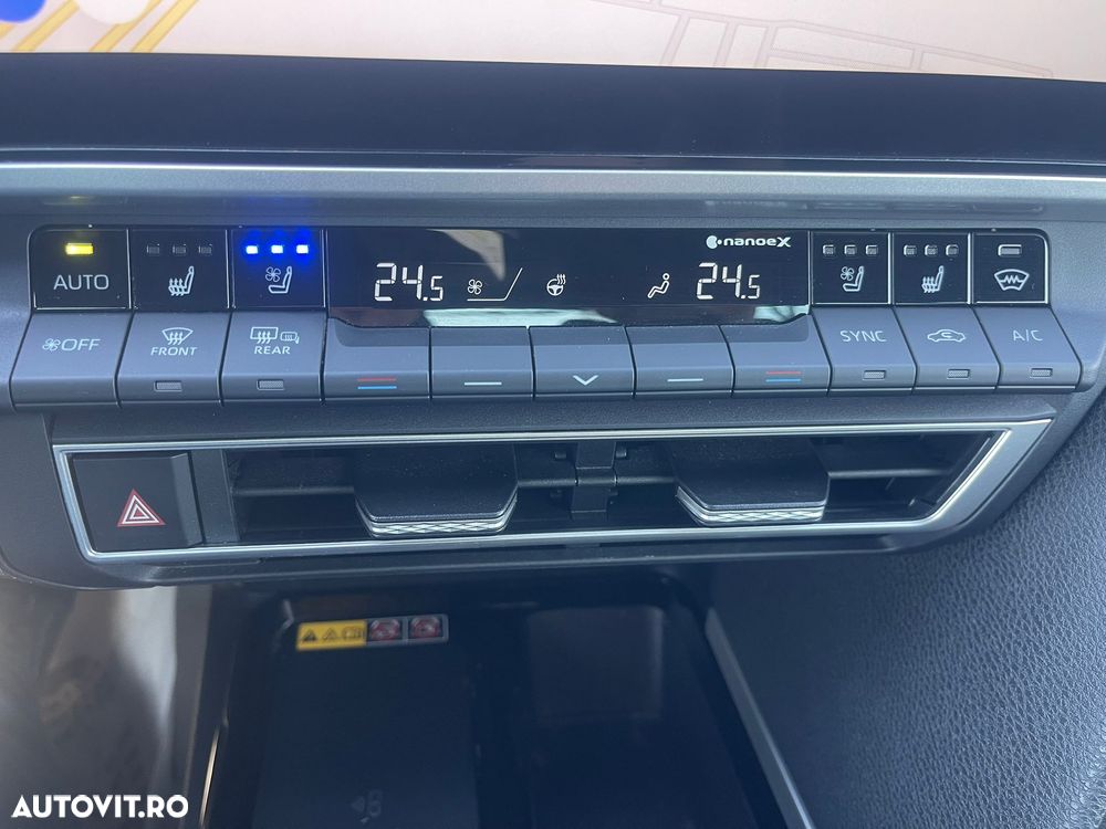 Toyota Camry 2.5 HEV Executive - 32