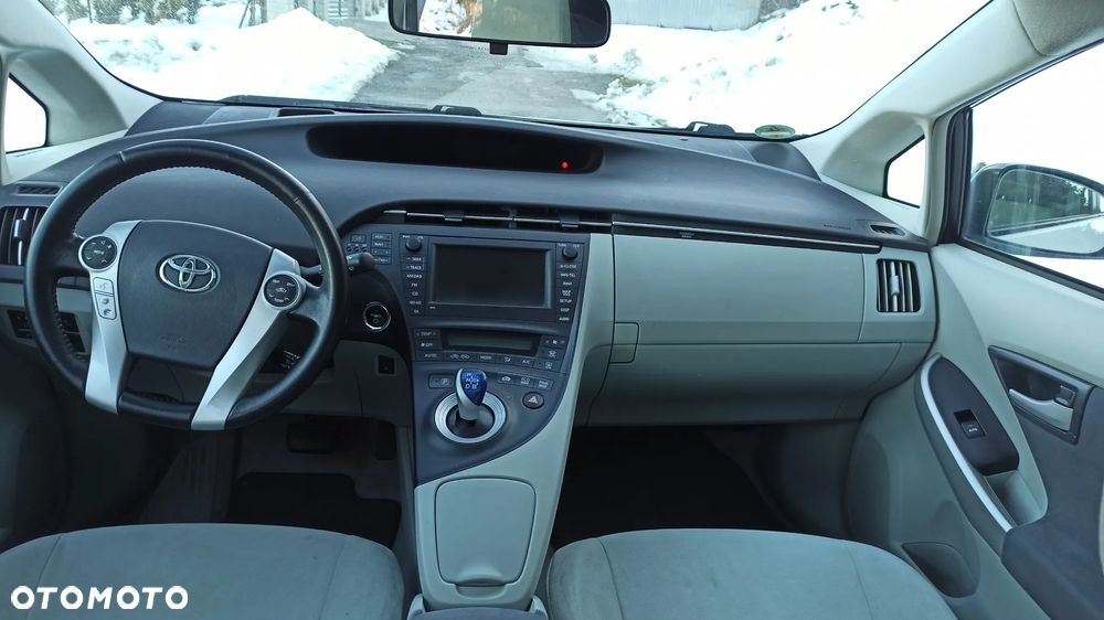 Toyota Prius (Hybrid) - 7