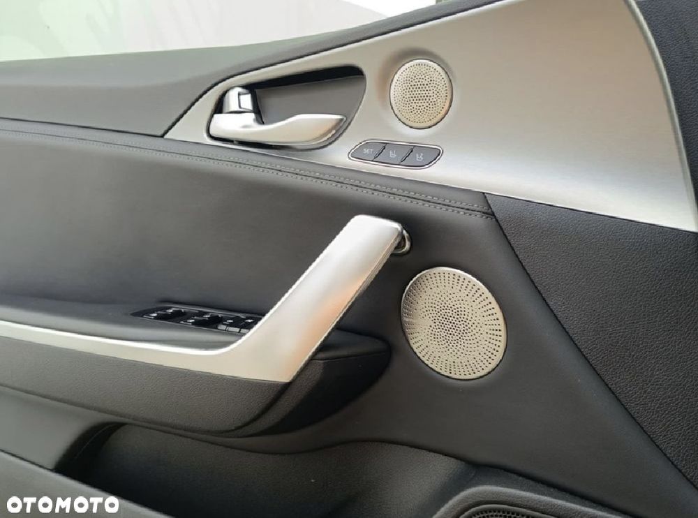 Kia Stinger - 9
