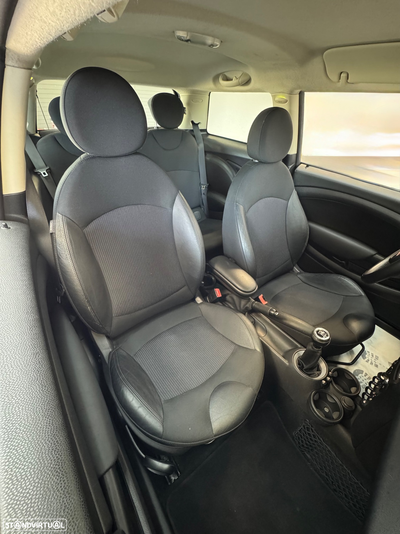 MINI 3 Portas One D - 11