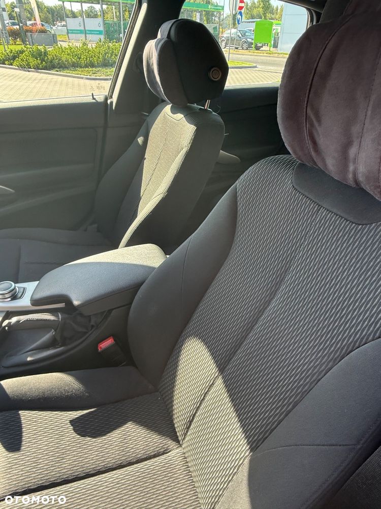 BMW 3GT 320i xDrive - 16