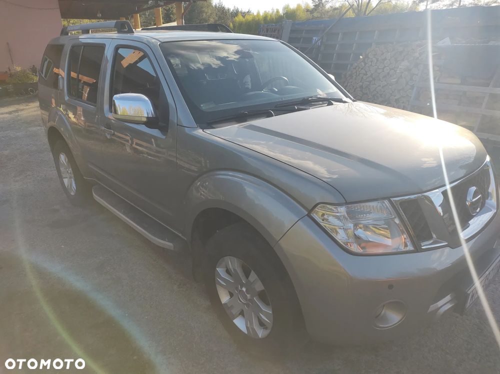 Nissan Pathfinder 2.5 D SE - 6