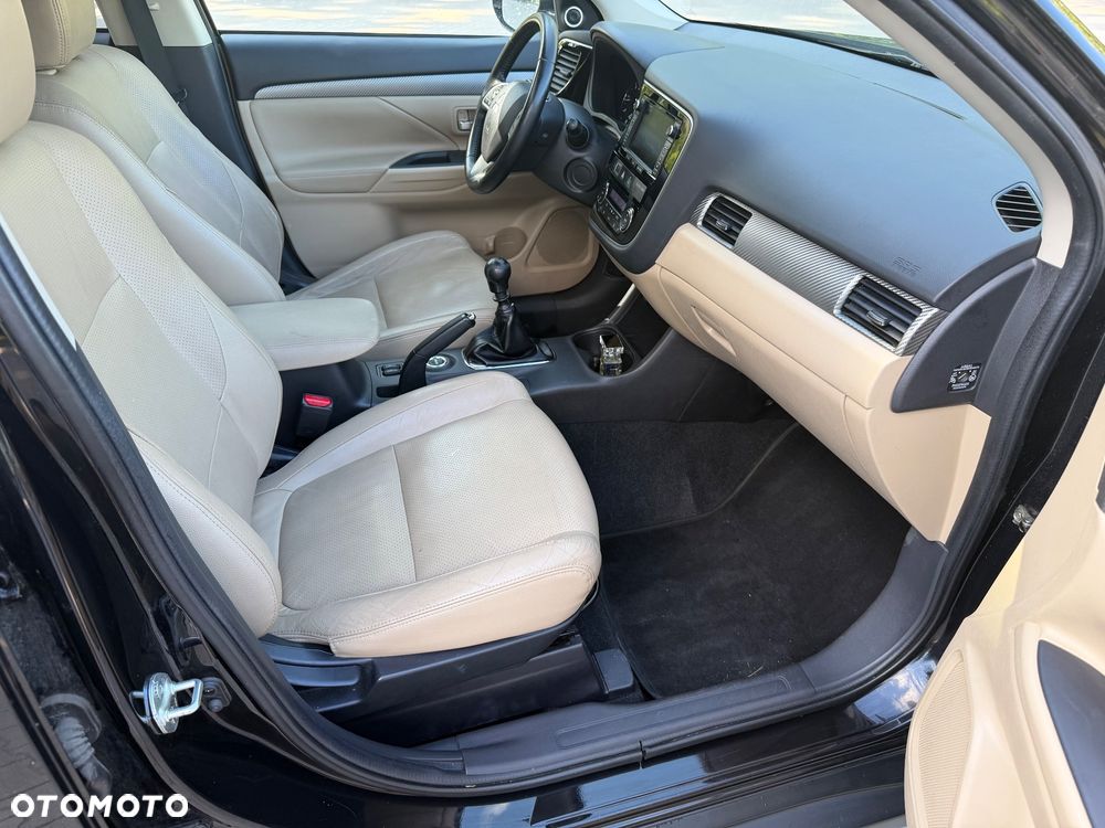 Mitsubishi Outlander 2.2 DI-D 4WD Plus - 13