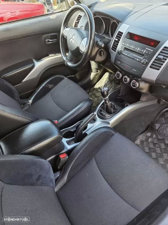 Mitsubishi Outlander 2.2 DI-D Instyle - 2